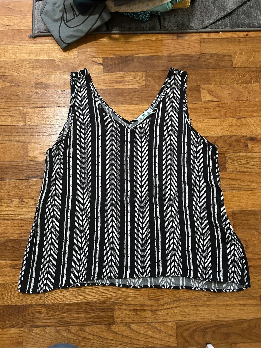 Coconut Row Palm Beach Black & White Chevron Stripe V-Neck Tank Top Size XL